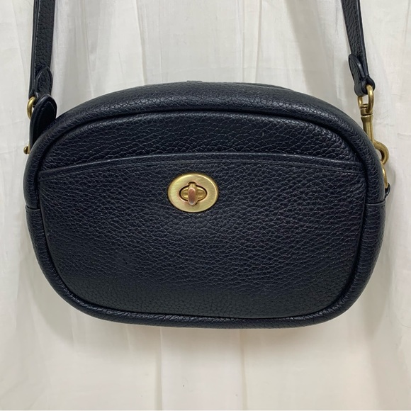 Coach Pebbled Leather Camera Crossbody Bag Black‎ Style C5809